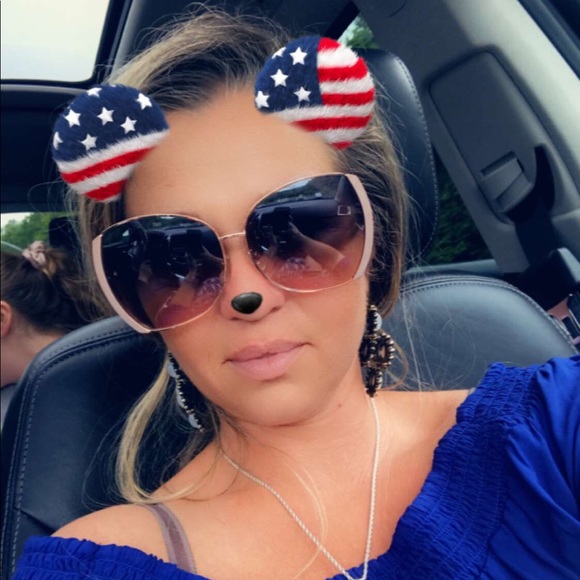 Meet your Posher, Danielle - Picture 1 of 1